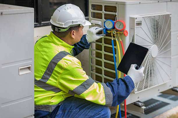 Professional Heat Pump Repair technician working in Mc Farland, CA